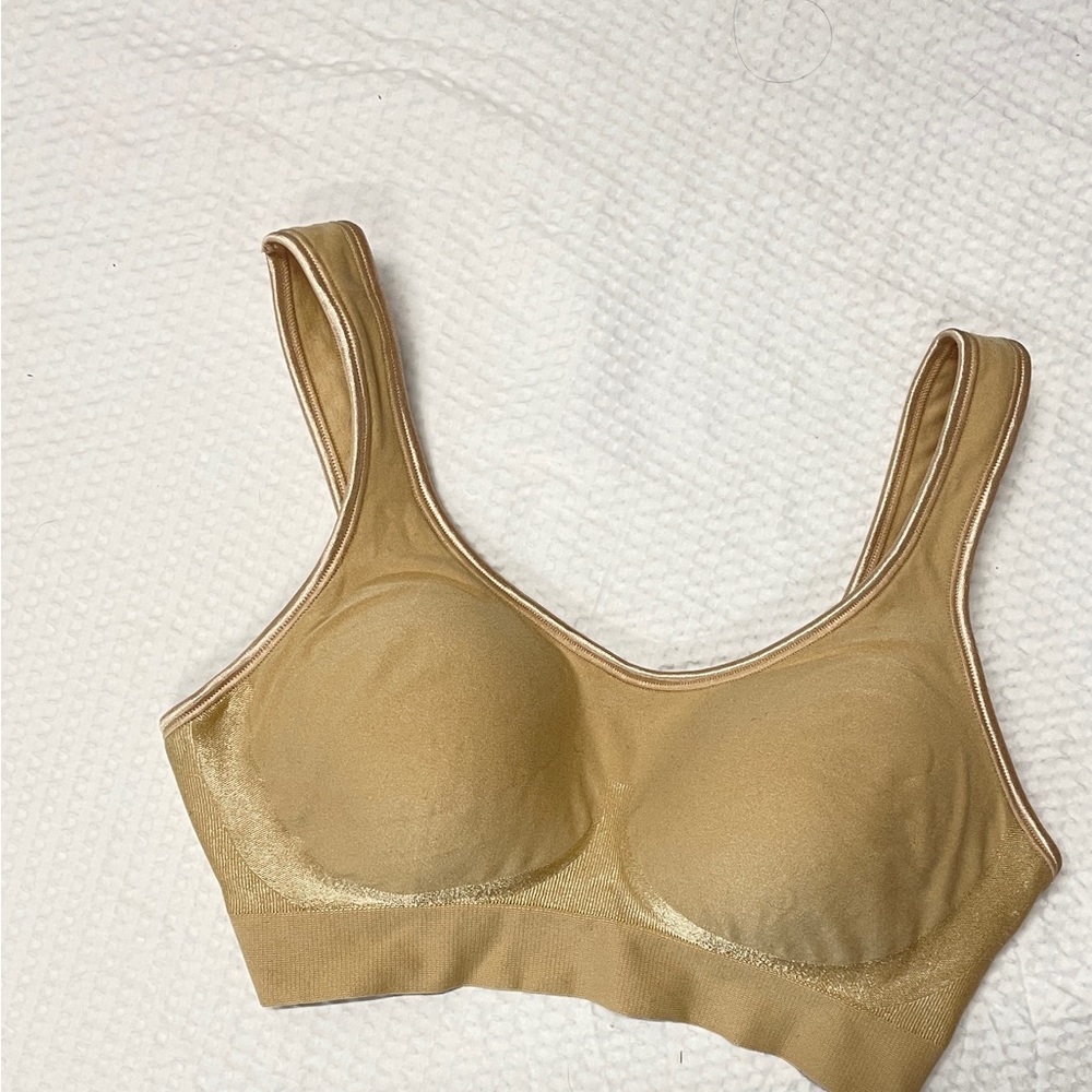 NWOT Bali Wireless Comfort Fit Bra Size Medium